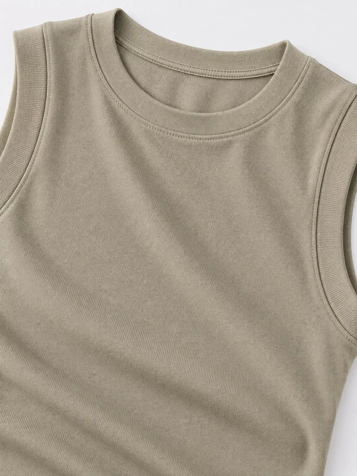 Slim-Fit Sleeveless Crew Neck Tank Top — garment construction details