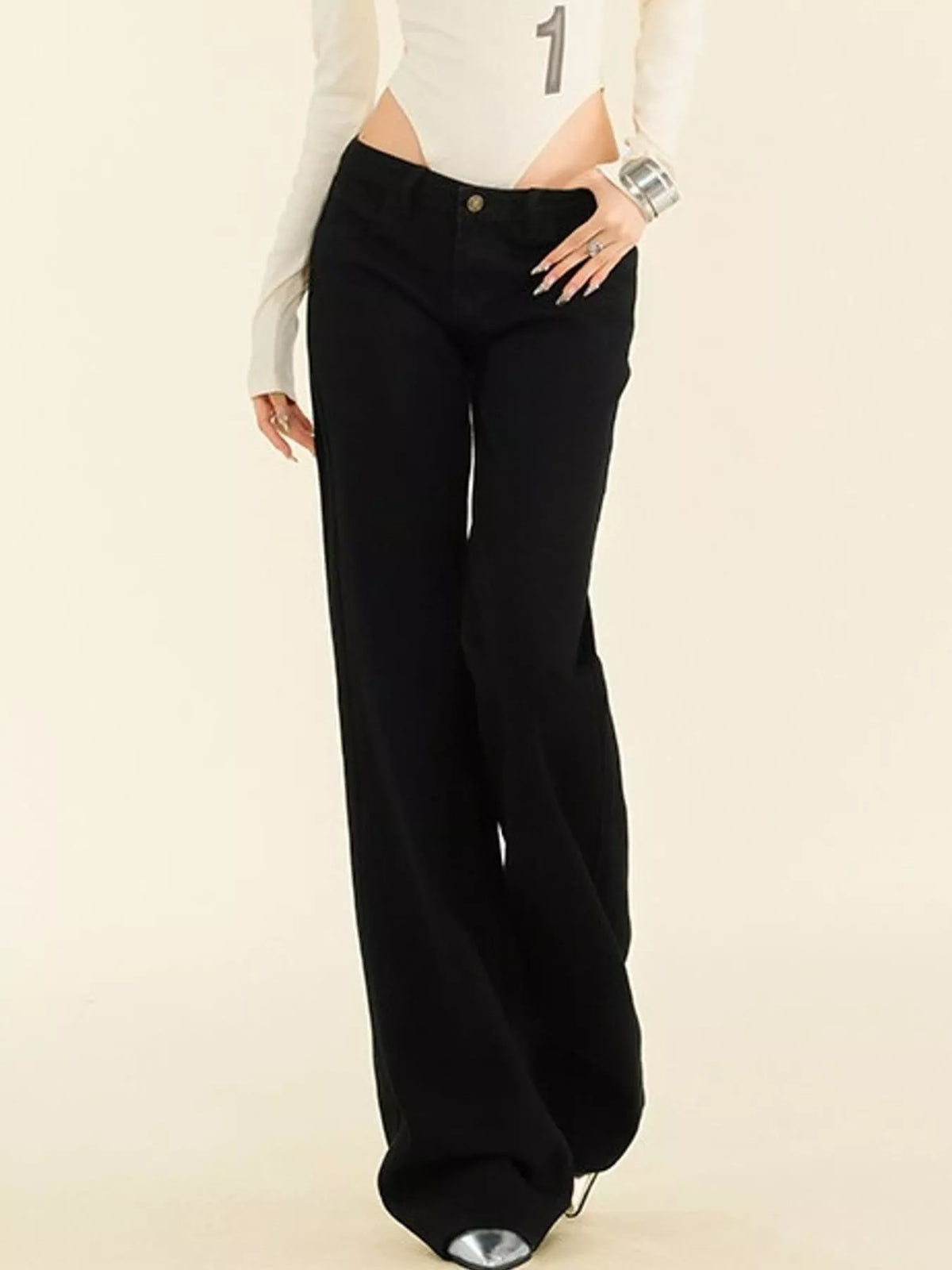 Mid-Waisted Flare Jeans in black