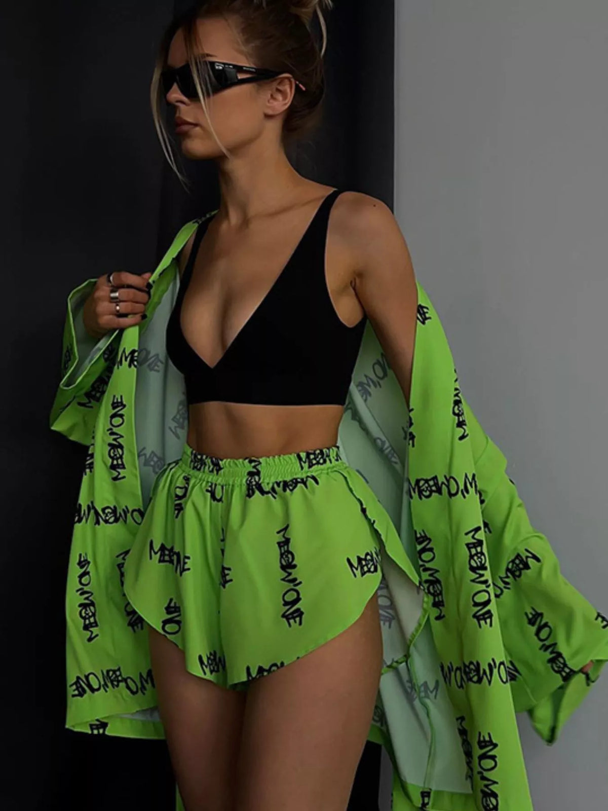Printed cardigan and shorts set, green lettering-print open front