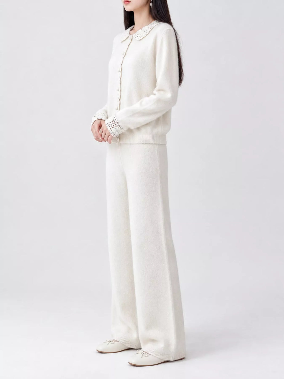 Lace-collar cardigan, white side