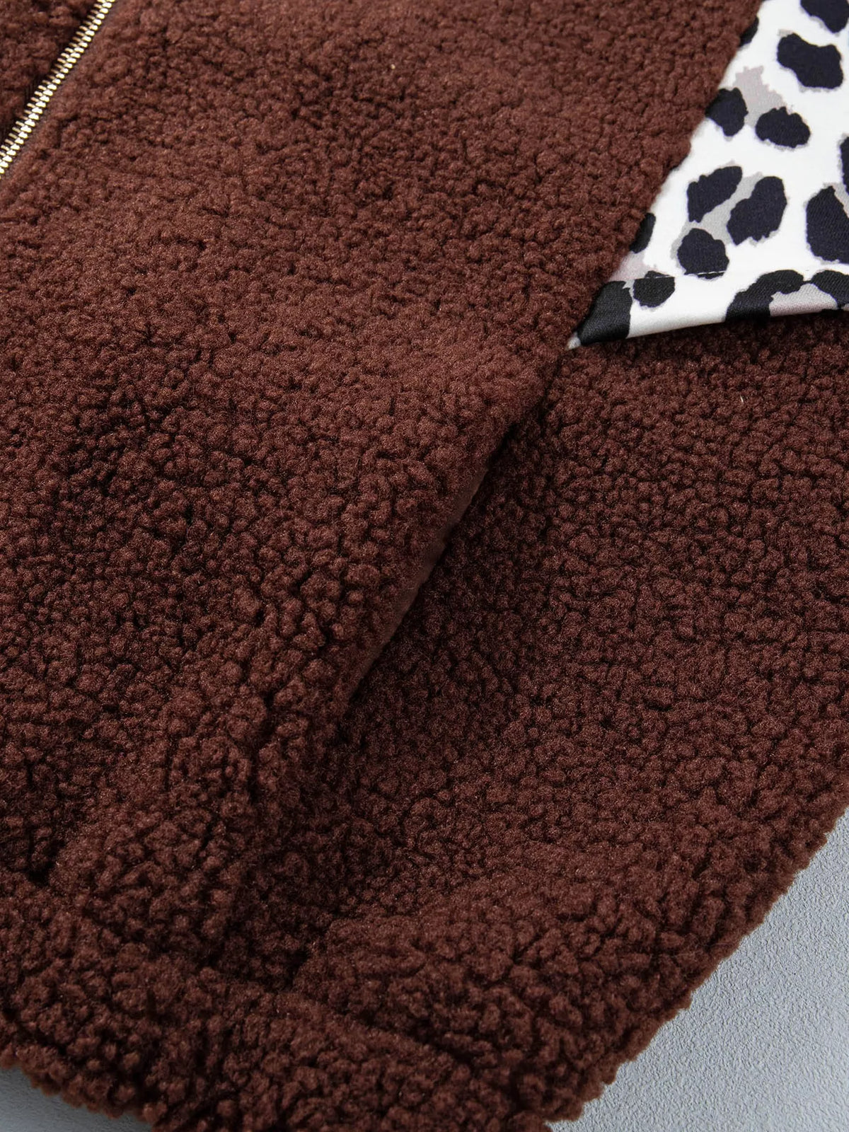 Leopard-patch fleece jacket, brown fleece pocket detail