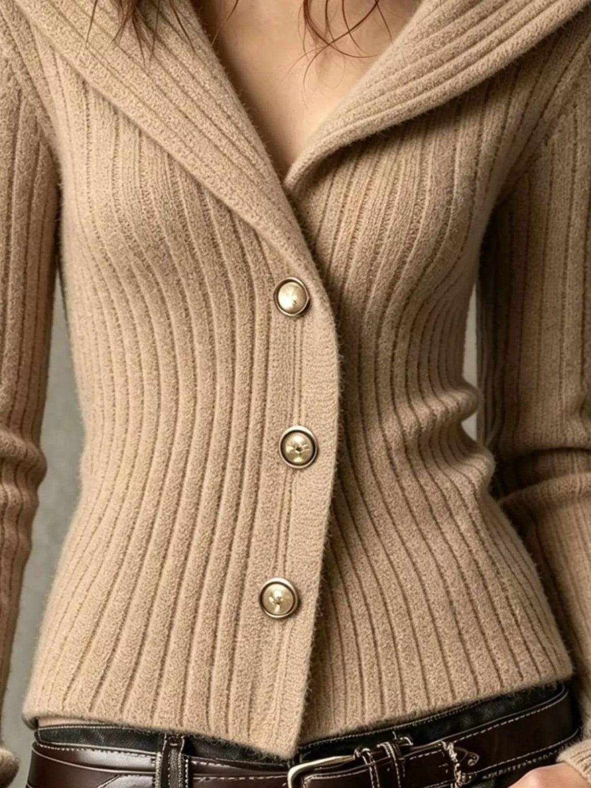 Ribbed cardigan, beige button detail