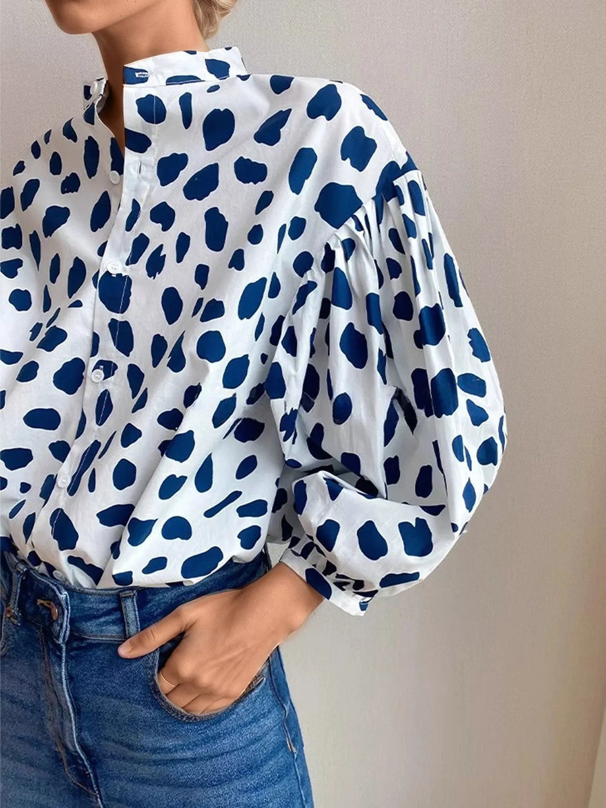 Printed puff-sleeve shirt, blue and white sleeve detail