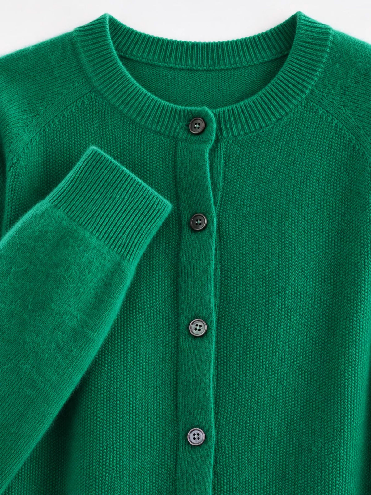 Ribbed cardigan, green button detail