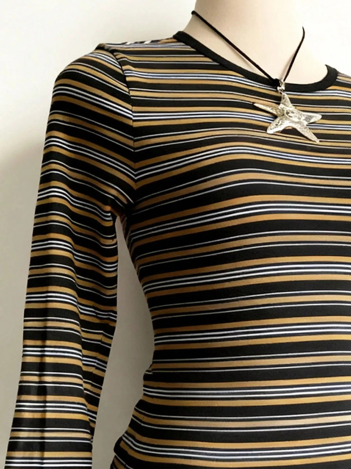 Round neck long sleeve t-shirt, construction and design details