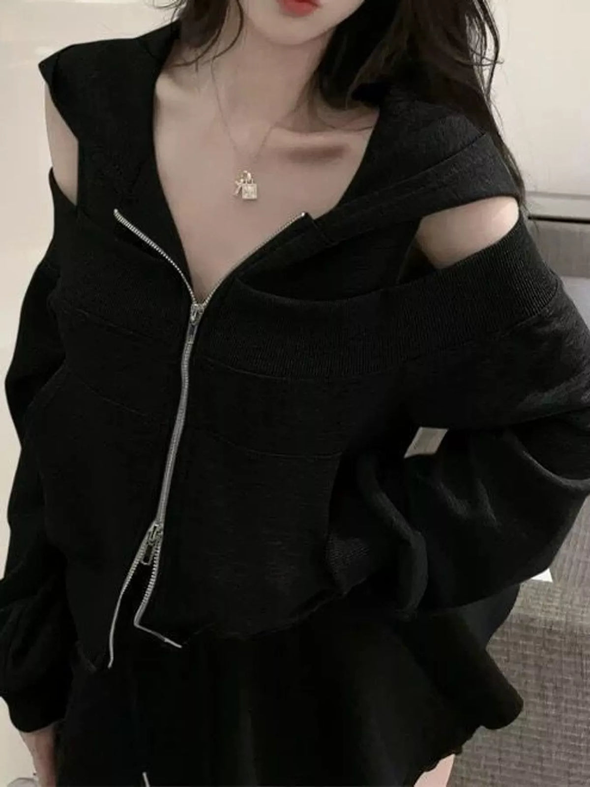 Cold-shoulder hoodie, black neckline detail