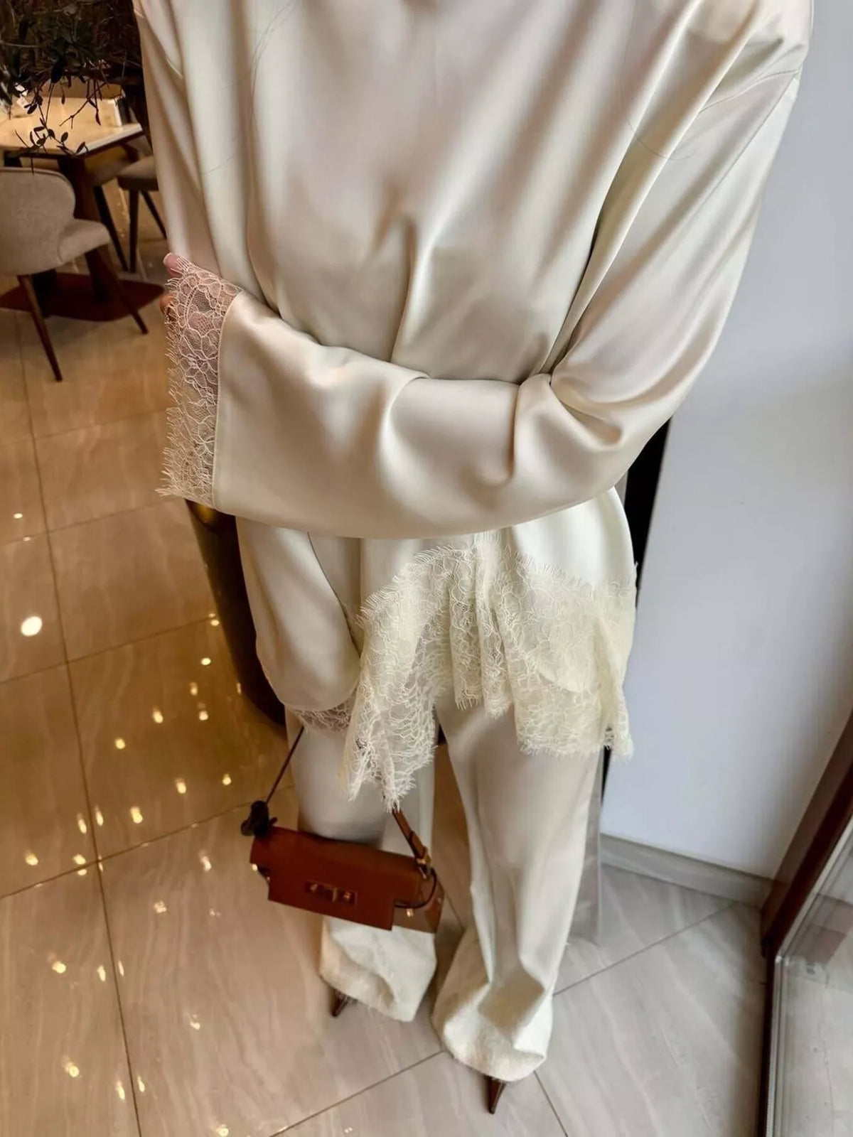 Round neck long sleeve outfit set, construction and design details