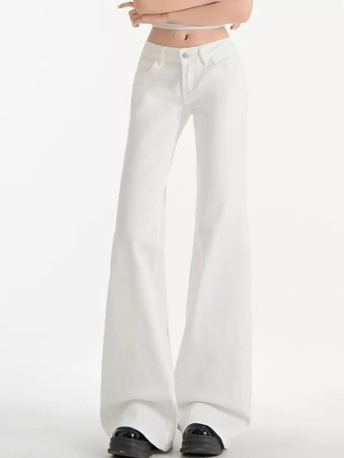Pocketed Flare Jeans in white