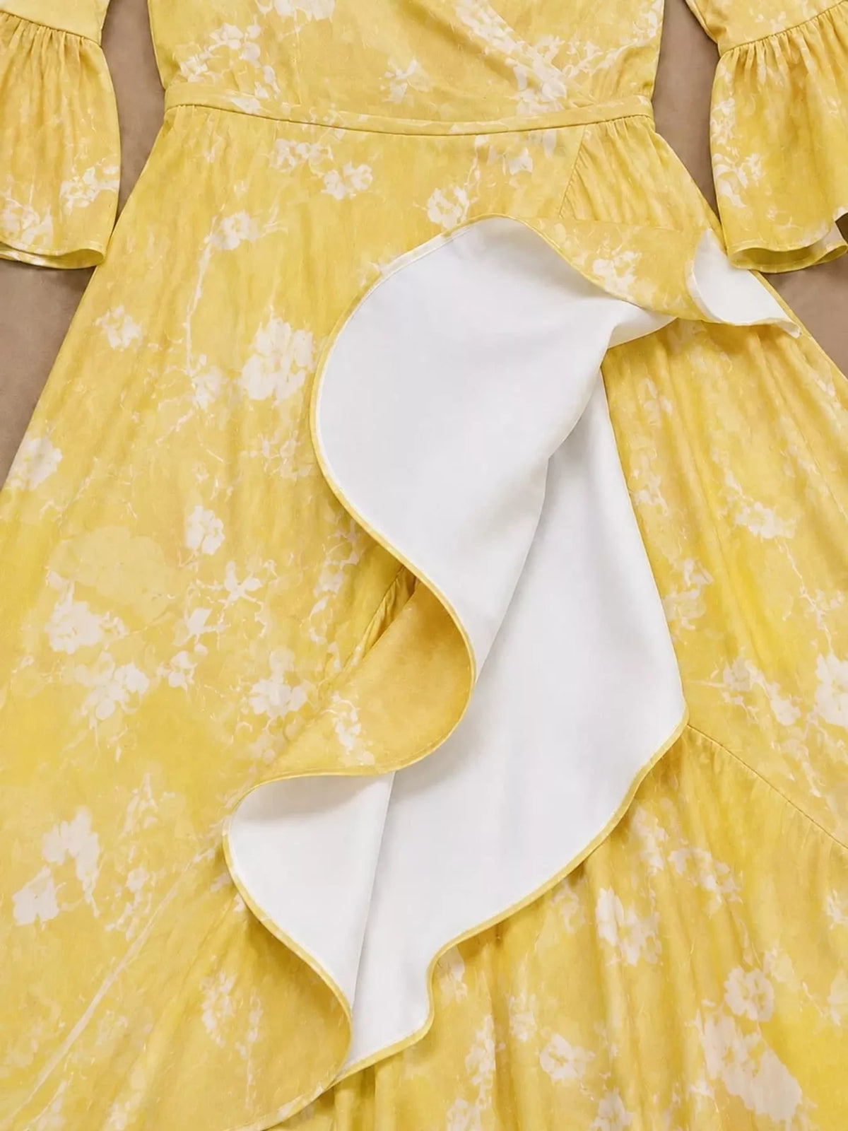 High-low maxi dress, yellow fabric detail