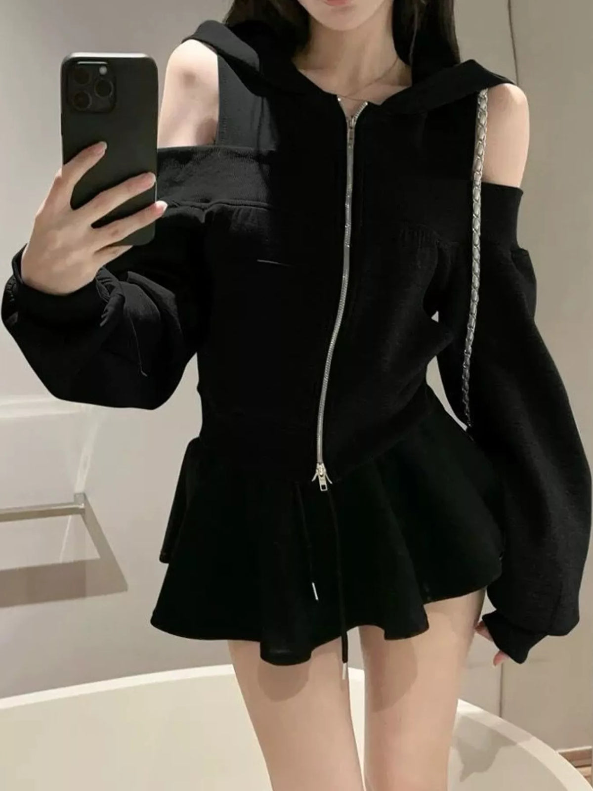 Cold-shoulder hoodie, black front