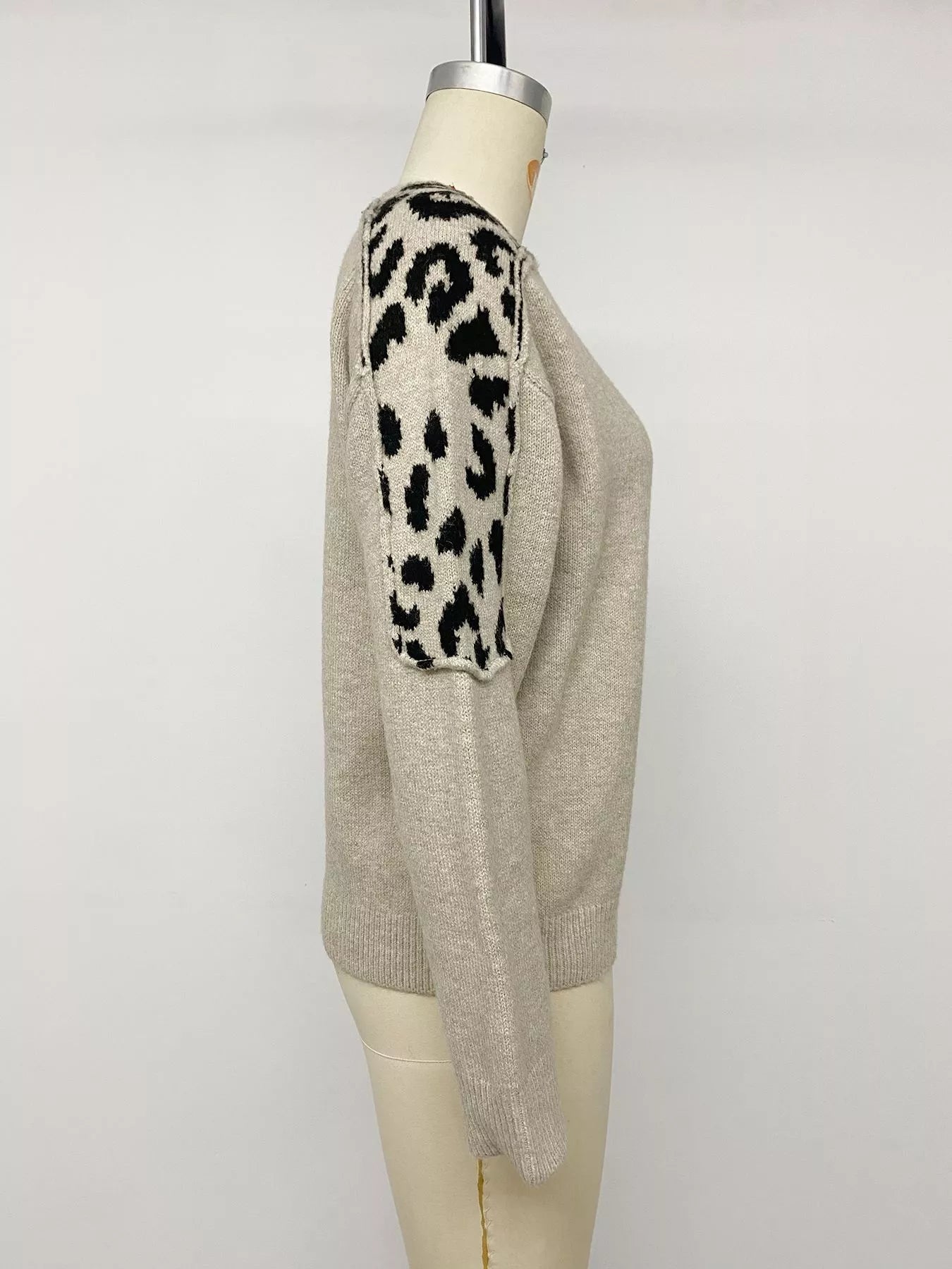 Trendsi Leopard Round Neck Sweater -