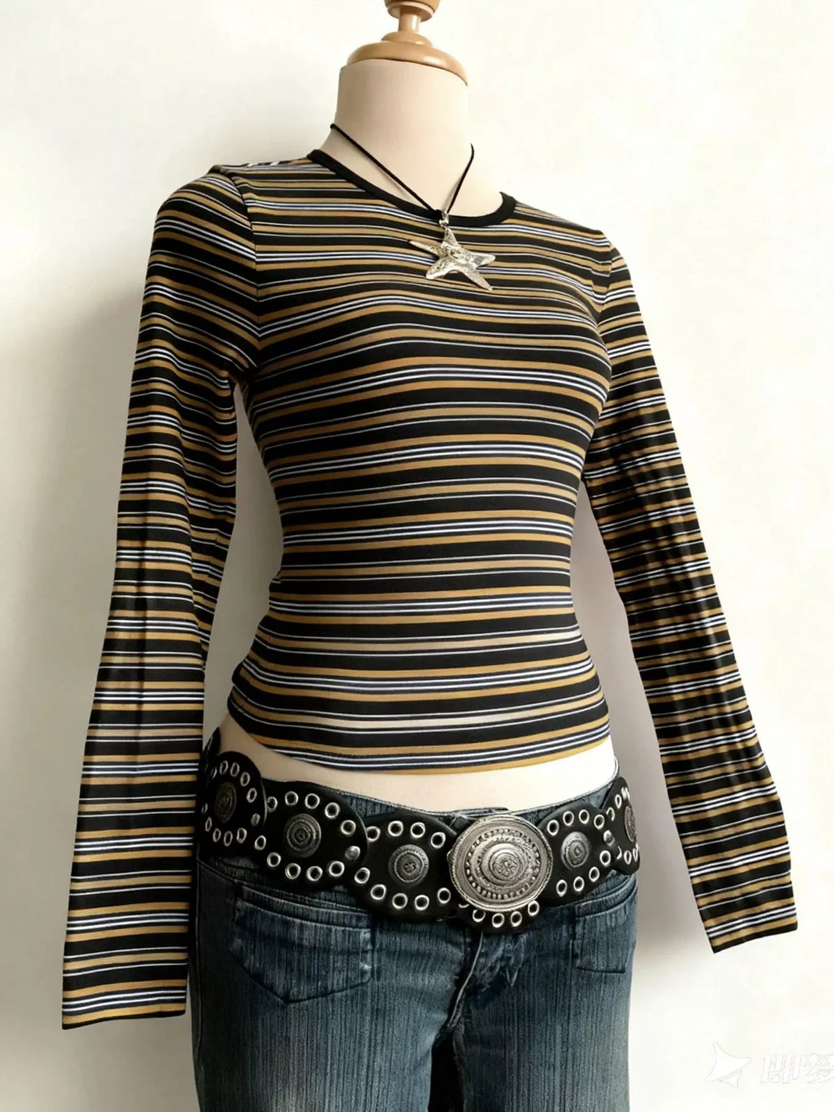 Round neck long sleeve t-shirt, product view