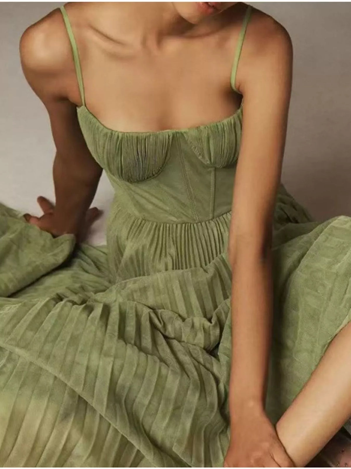 Green pleated sweetheart neck midi dress — design and construction details