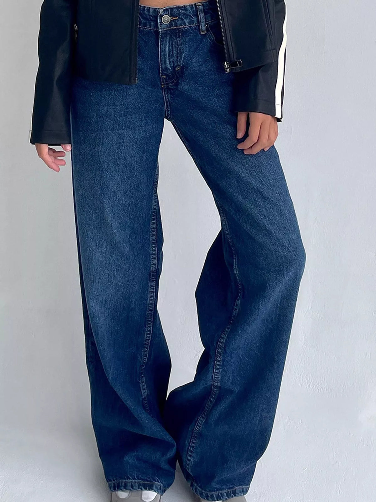 Wide-Leg Vintage Wash Jeans in blue, front view