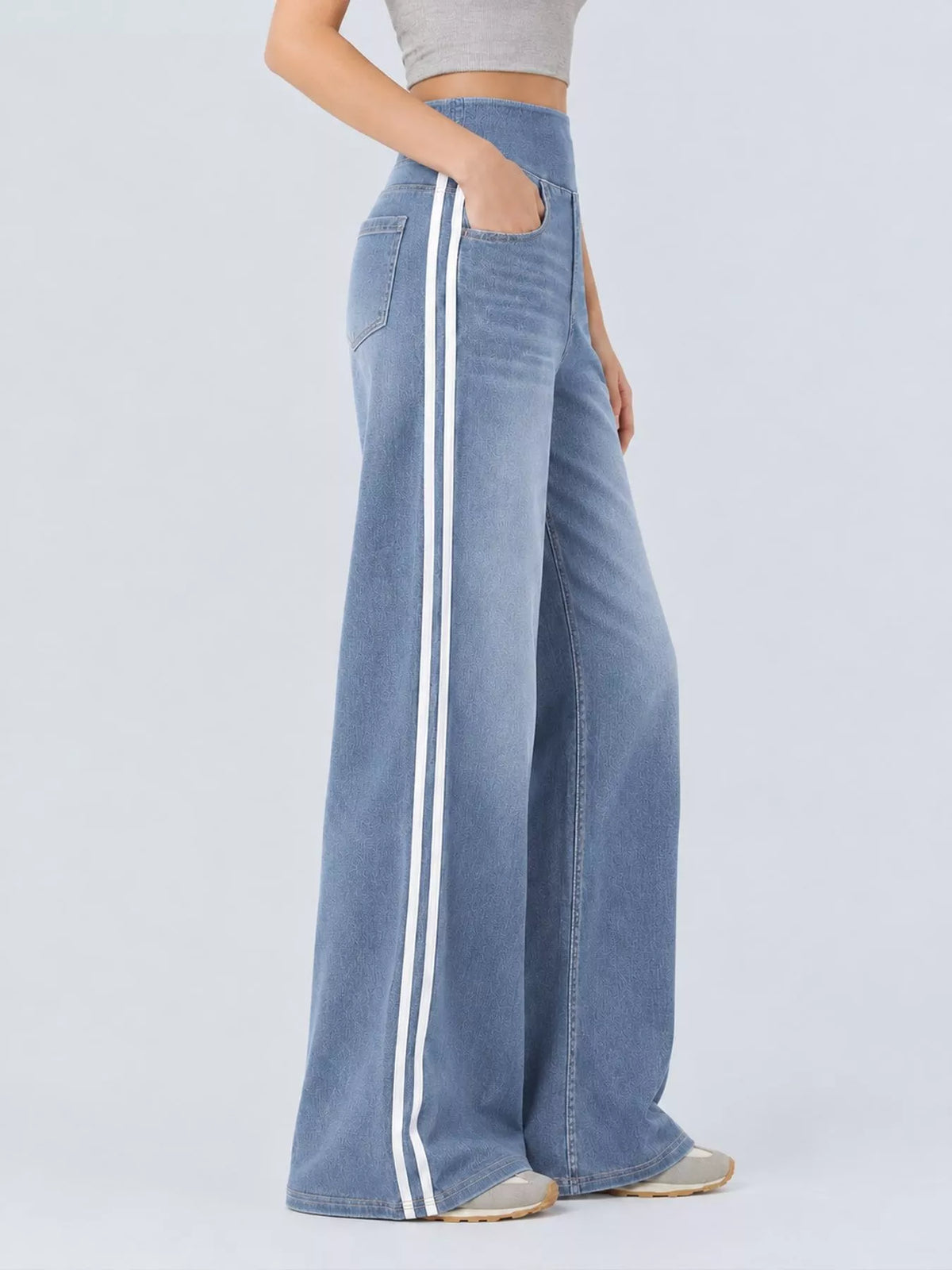 Wide-Leg Side-Stripe Jeans in blue