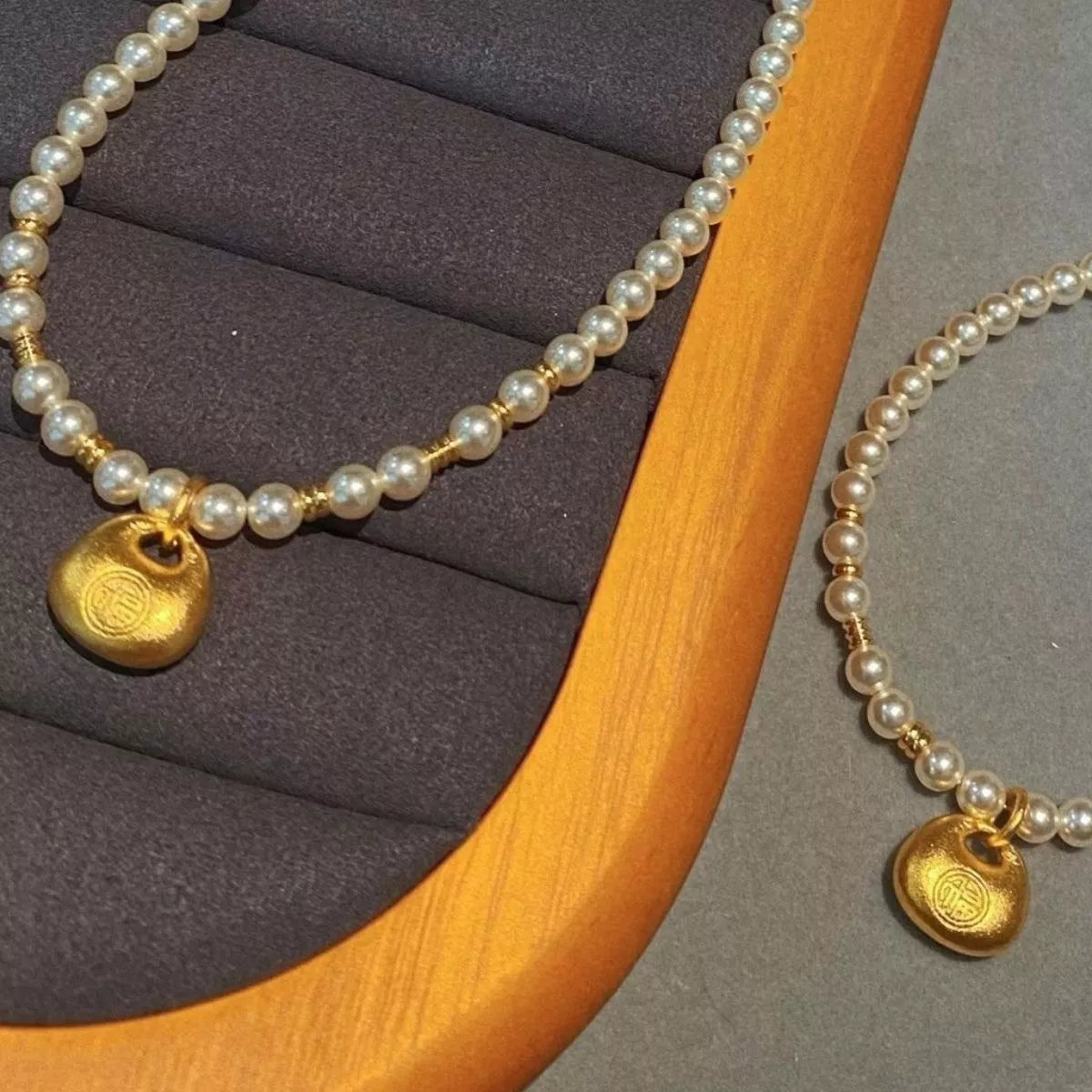 Trendsi Pearl Necklace with Golden Pendant -