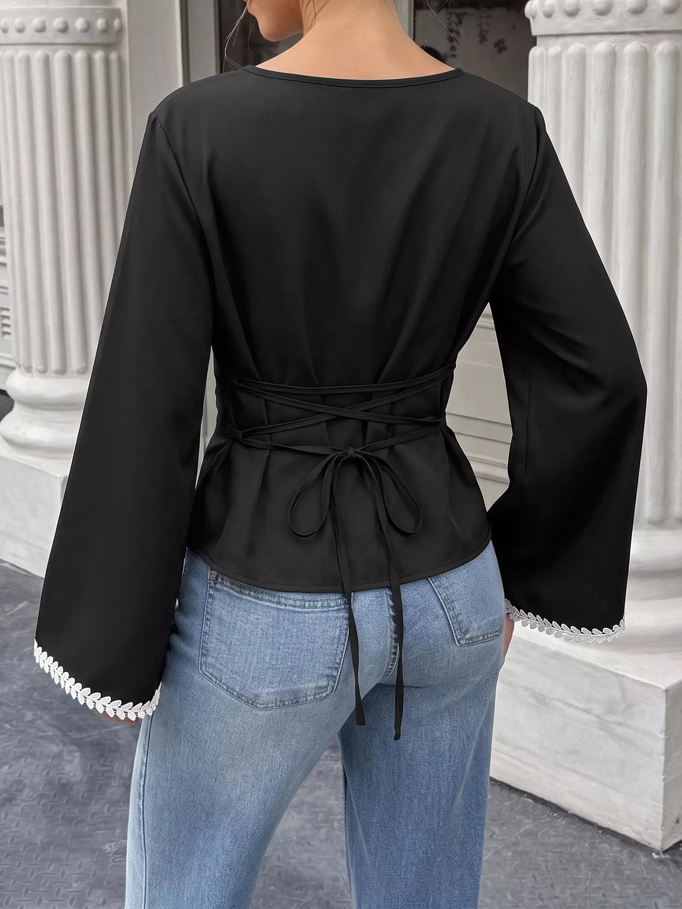 Trendsi Contrast Trim Flare Sleeve Blouse -