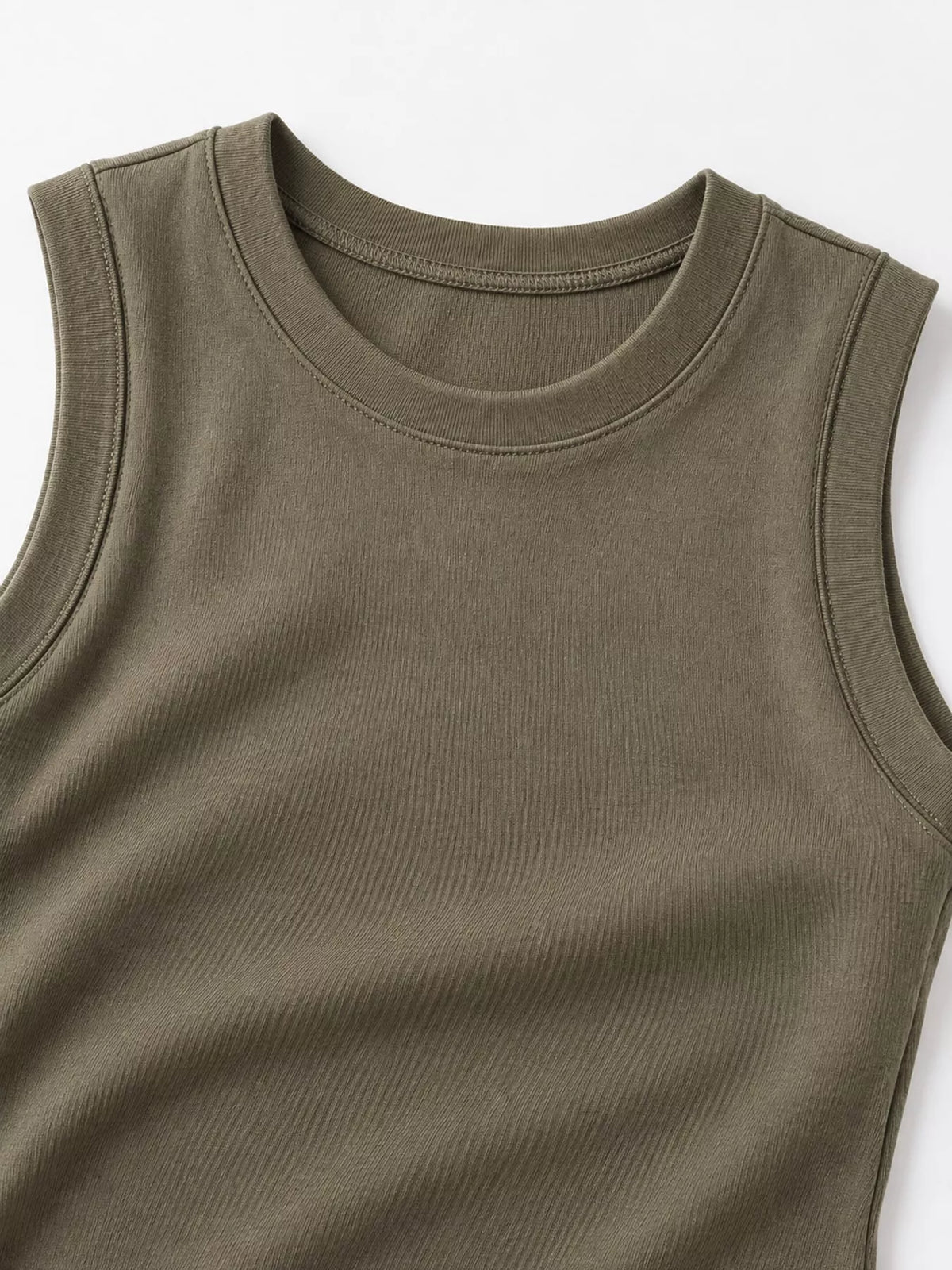 Slim-Fit Sleeveless Crew Neck Tank Top — garment construction details