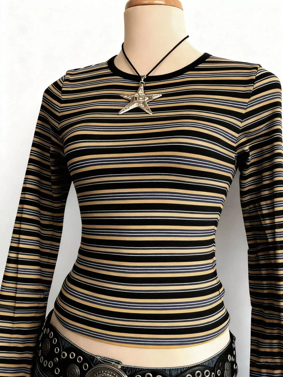 Round neck long sleeve t-shirt, construction and design details