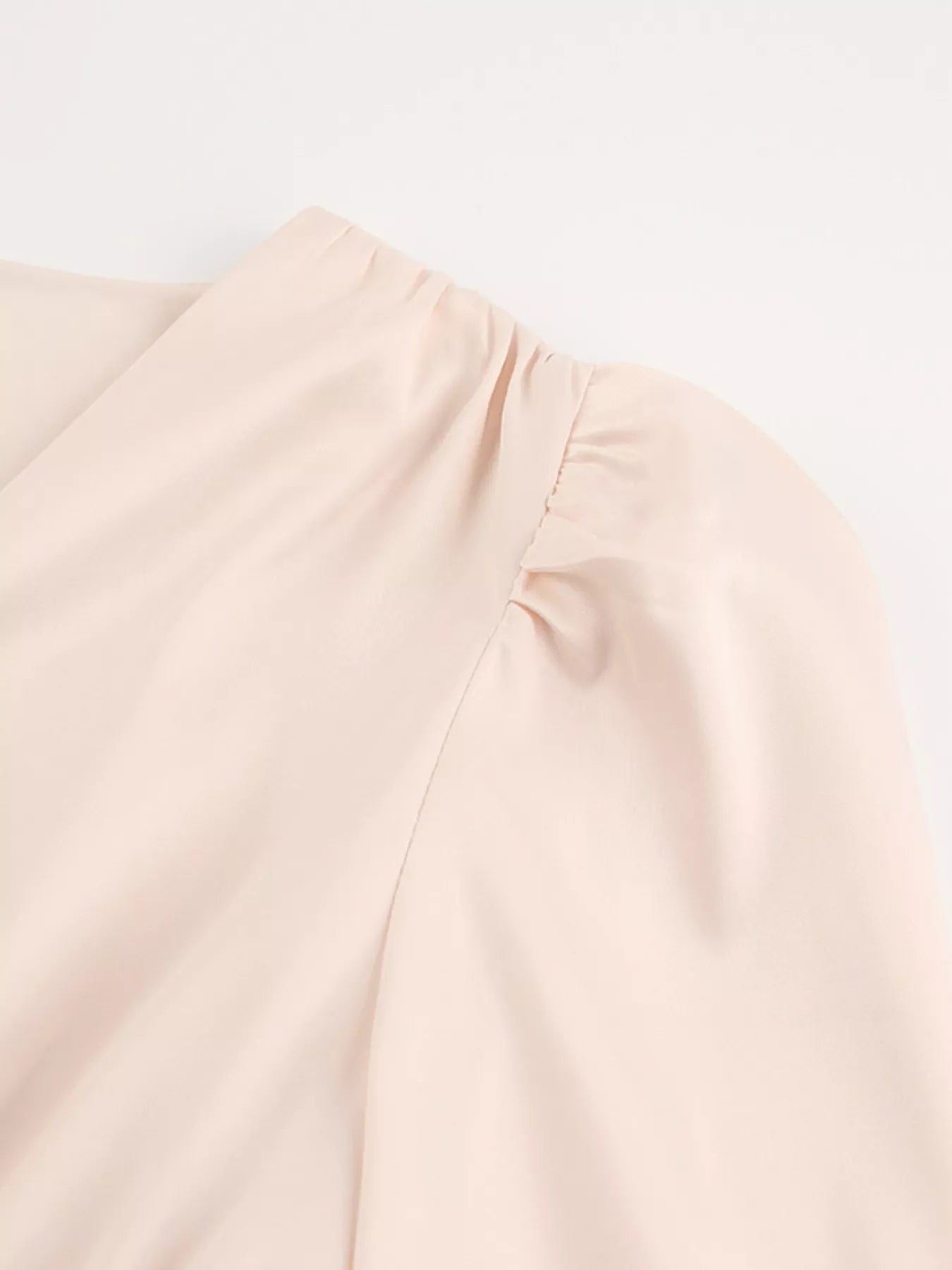 Trendsi Elegant V-Neck Puff Sleeve Button-Down Midi Dress -
