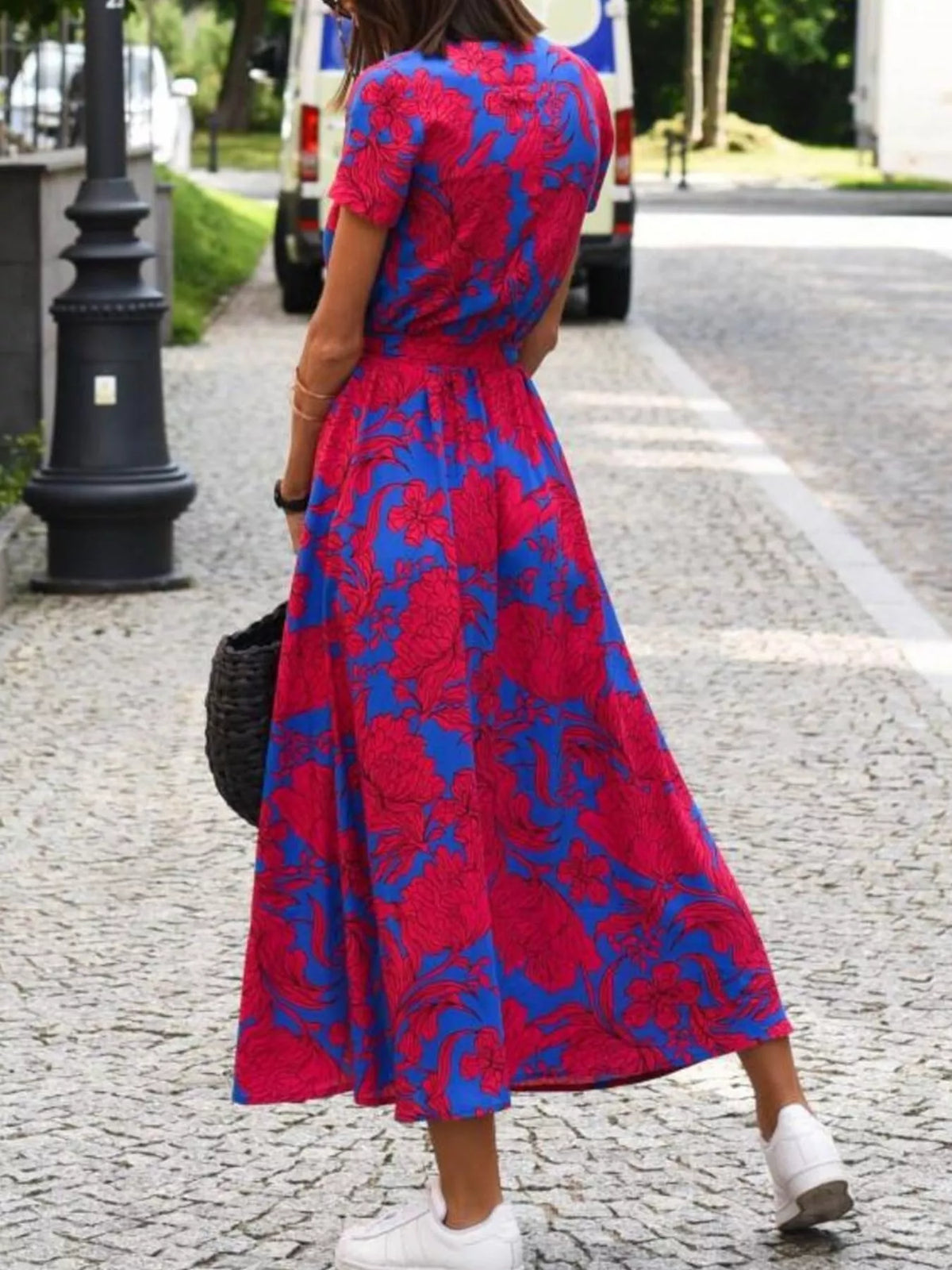 Floral-print short sleeve slit dress