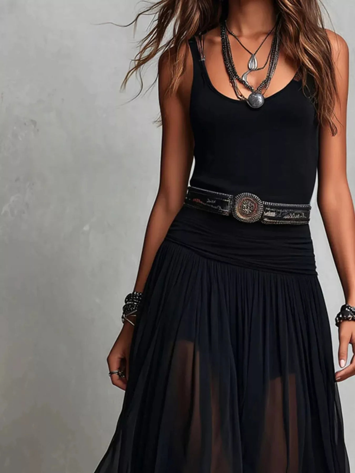 Scoop-neck sleeveless maxi dress