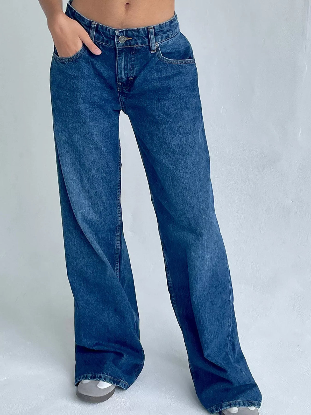 Wide-Leg Vintage Wash Jeans in blue, front view