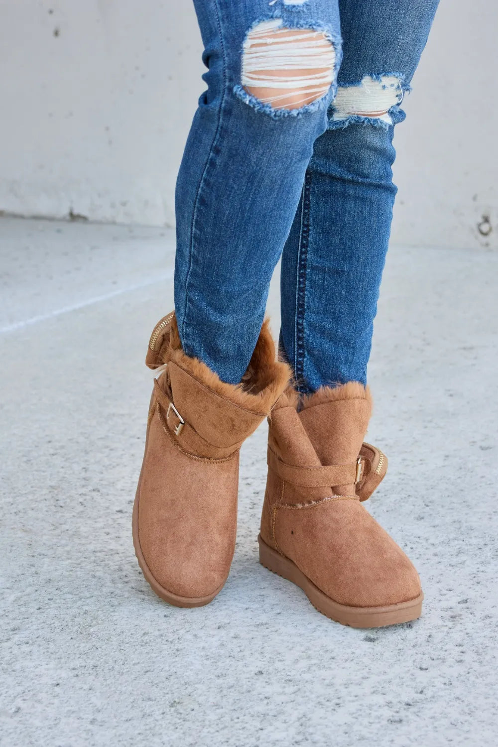 Women's Plush-Lined Thermal Flat Winter Boots — product view 2