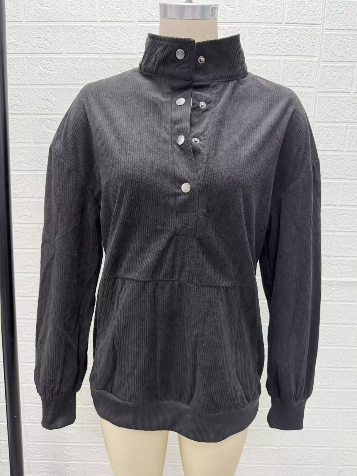 Quarter-snap sweatshirt, gray mannequin front