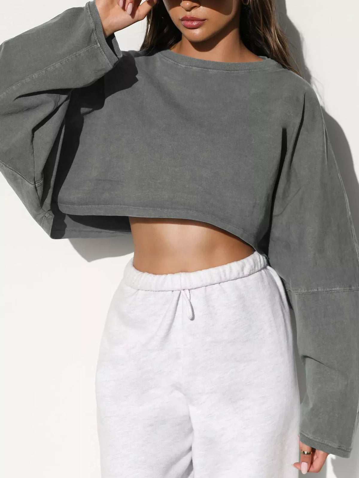 Cropped Sweatshirt in dark gray, front view