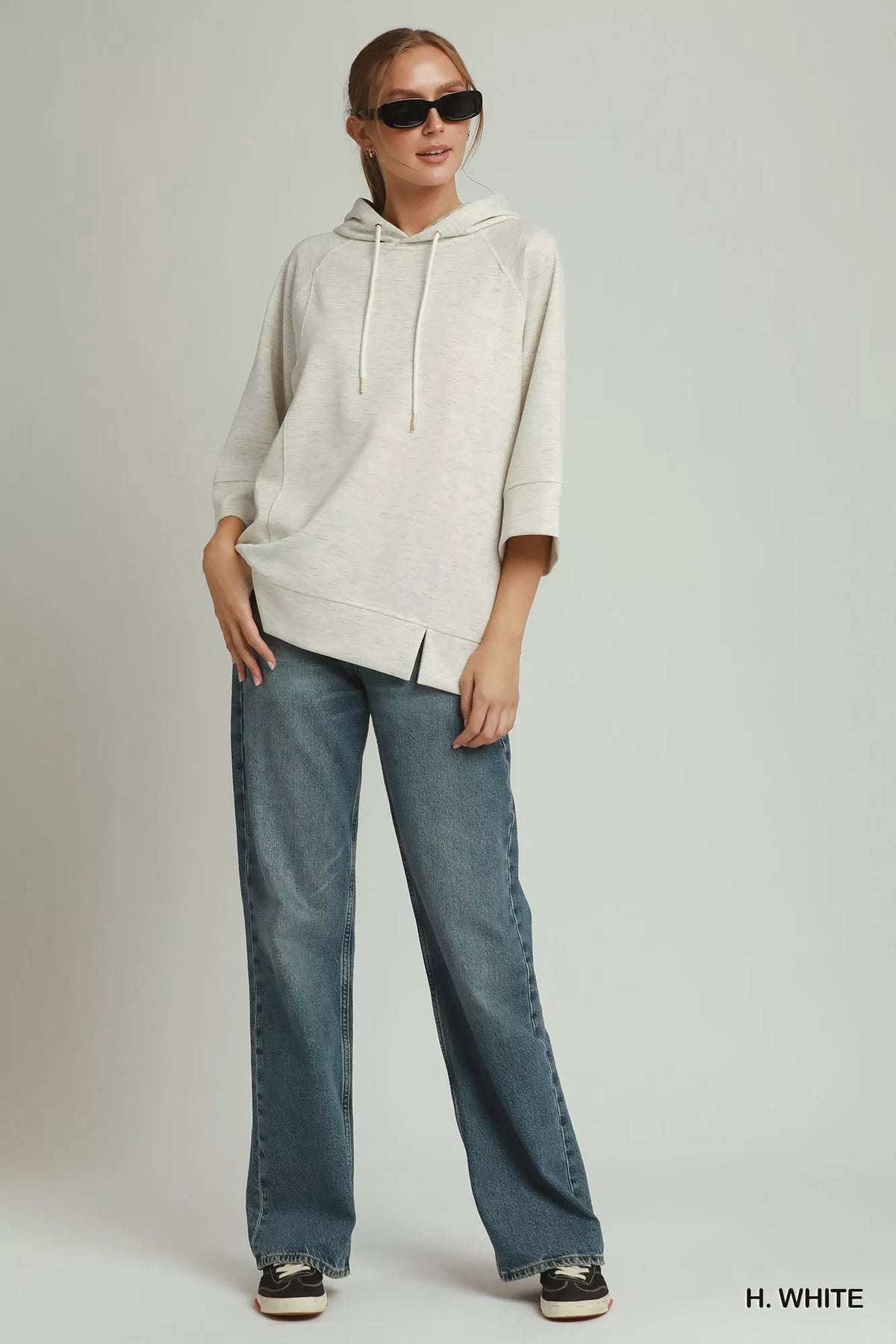 Graphic hooded tunic with three-quarter sleeves