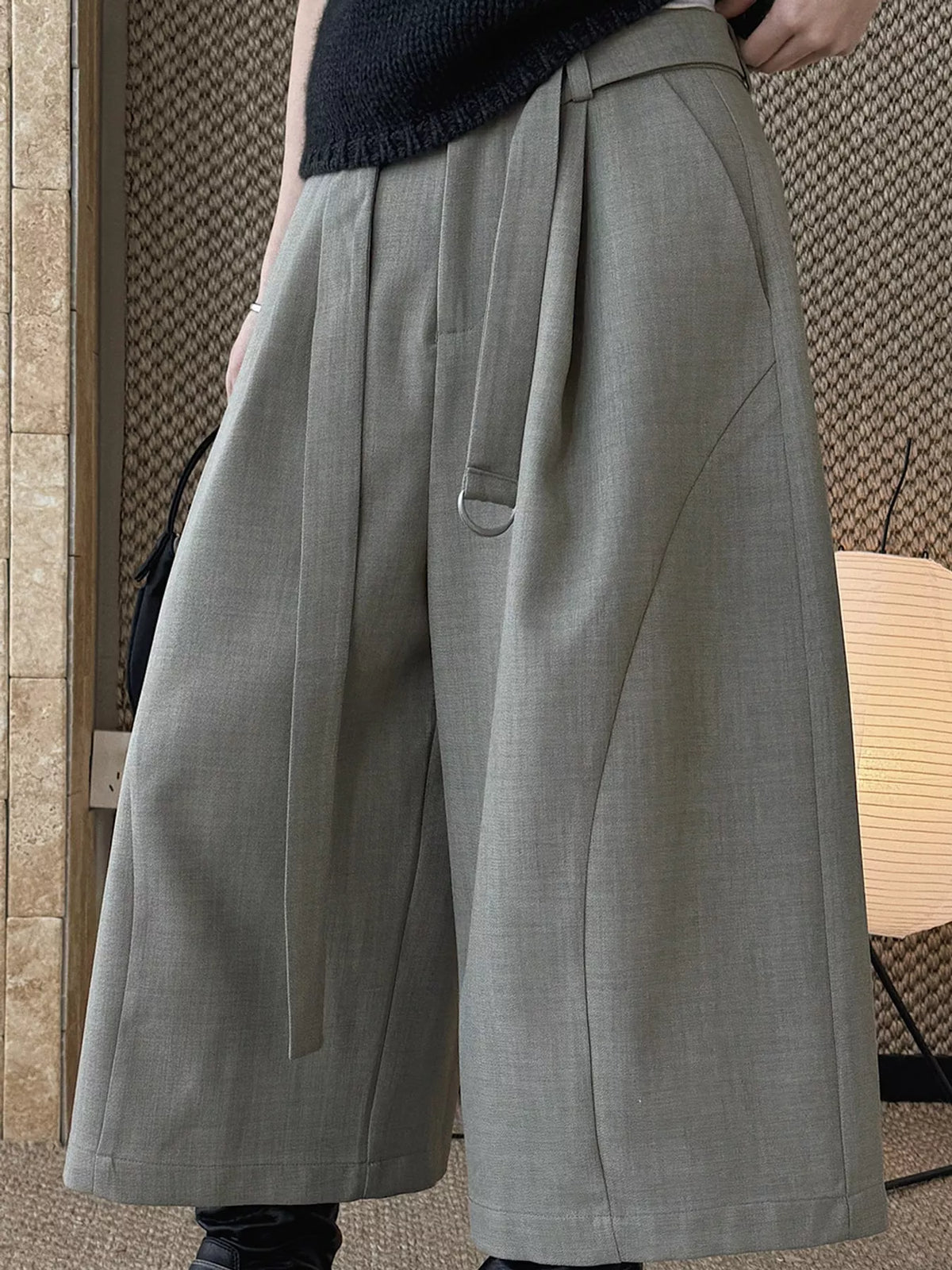 Capri pants, gray front