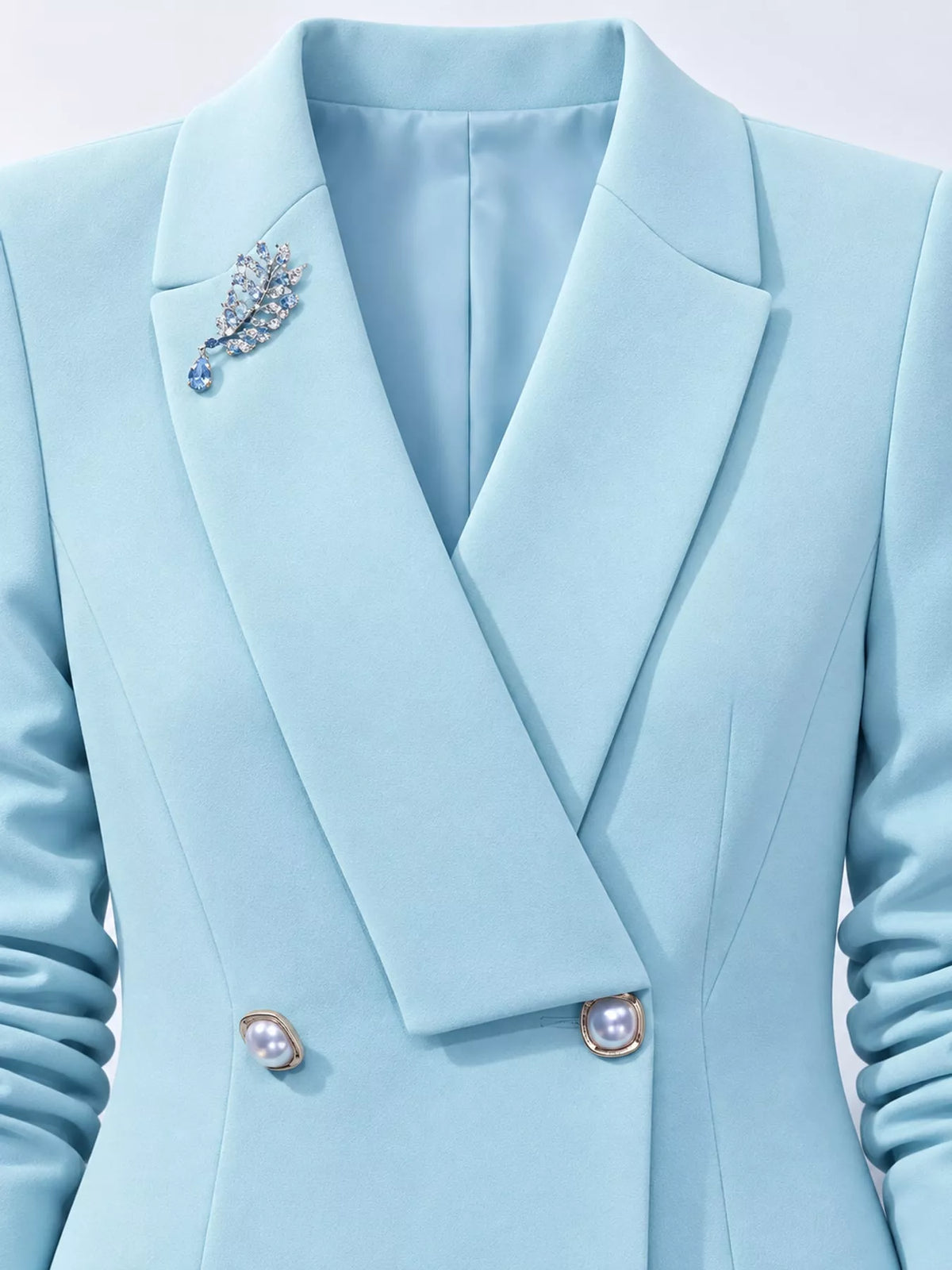 Blue double-breasted lapel blazer and pants set, lapels, decorative pin, and double-breasted buttons