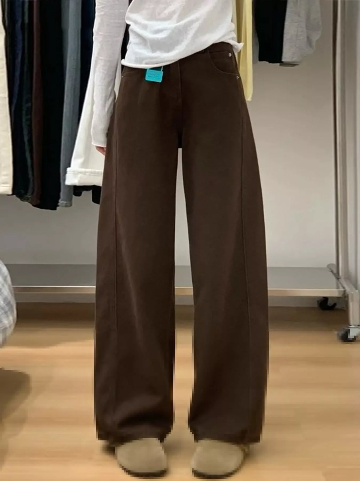 Wide-Leg Jeans with Pockets in chocolate