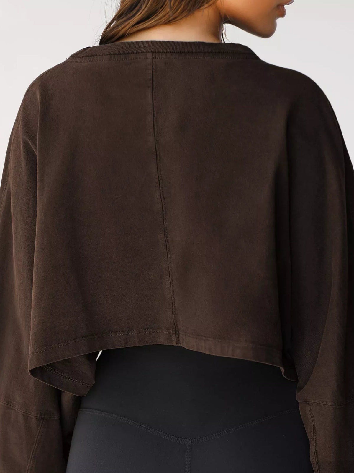 Cropped Sweatshirt in brown, back view