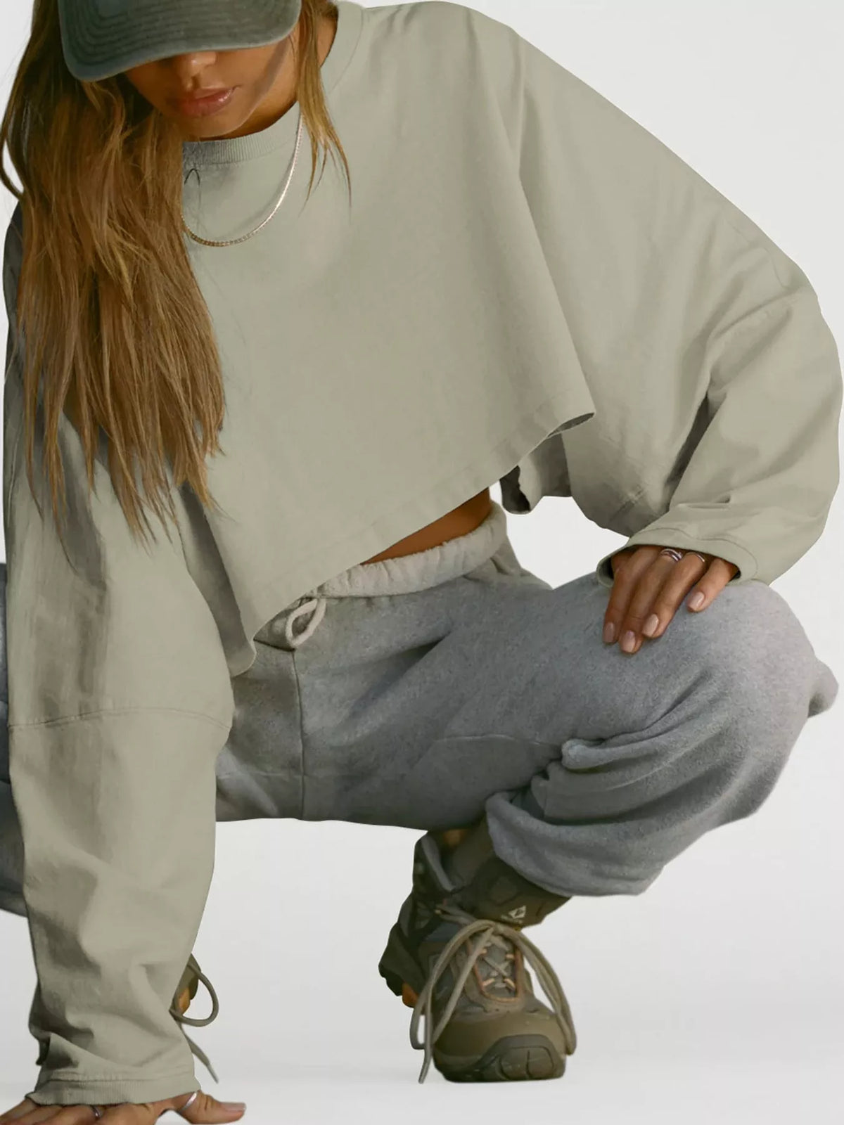 Cropped Sweatshirt in pale green, front view