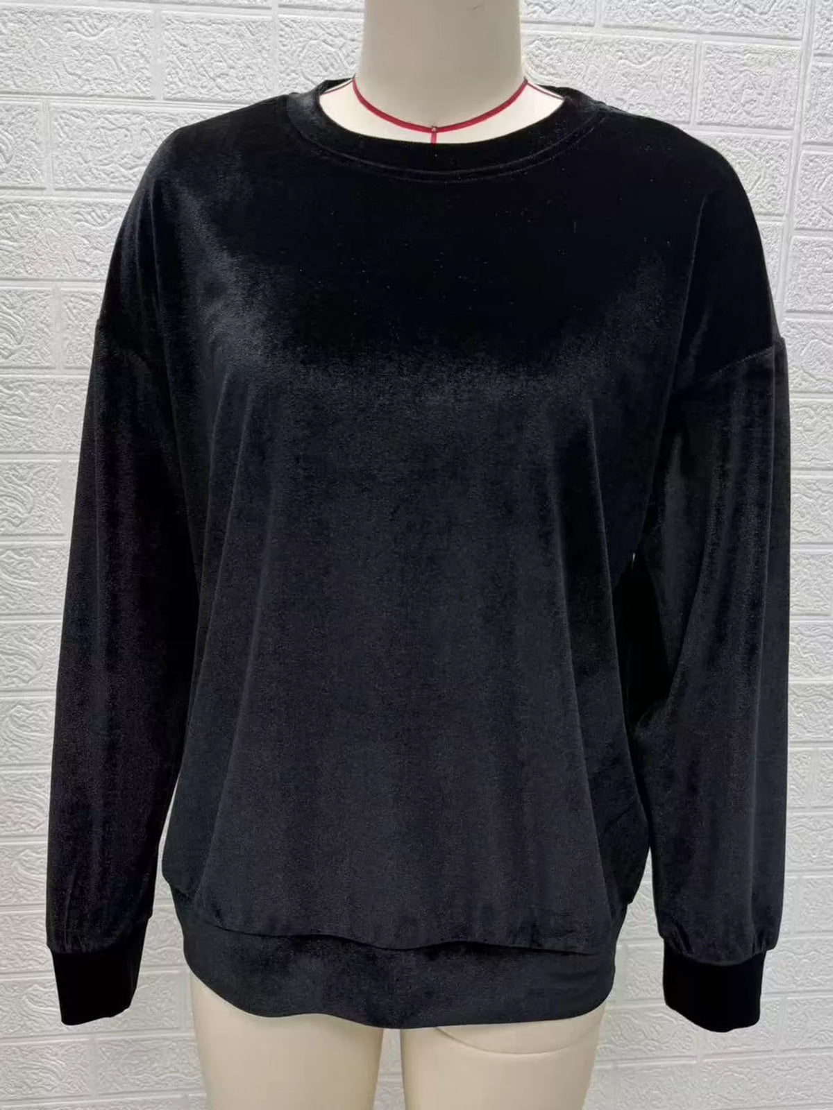 Crew-neck sweatshirt, black mannequin front