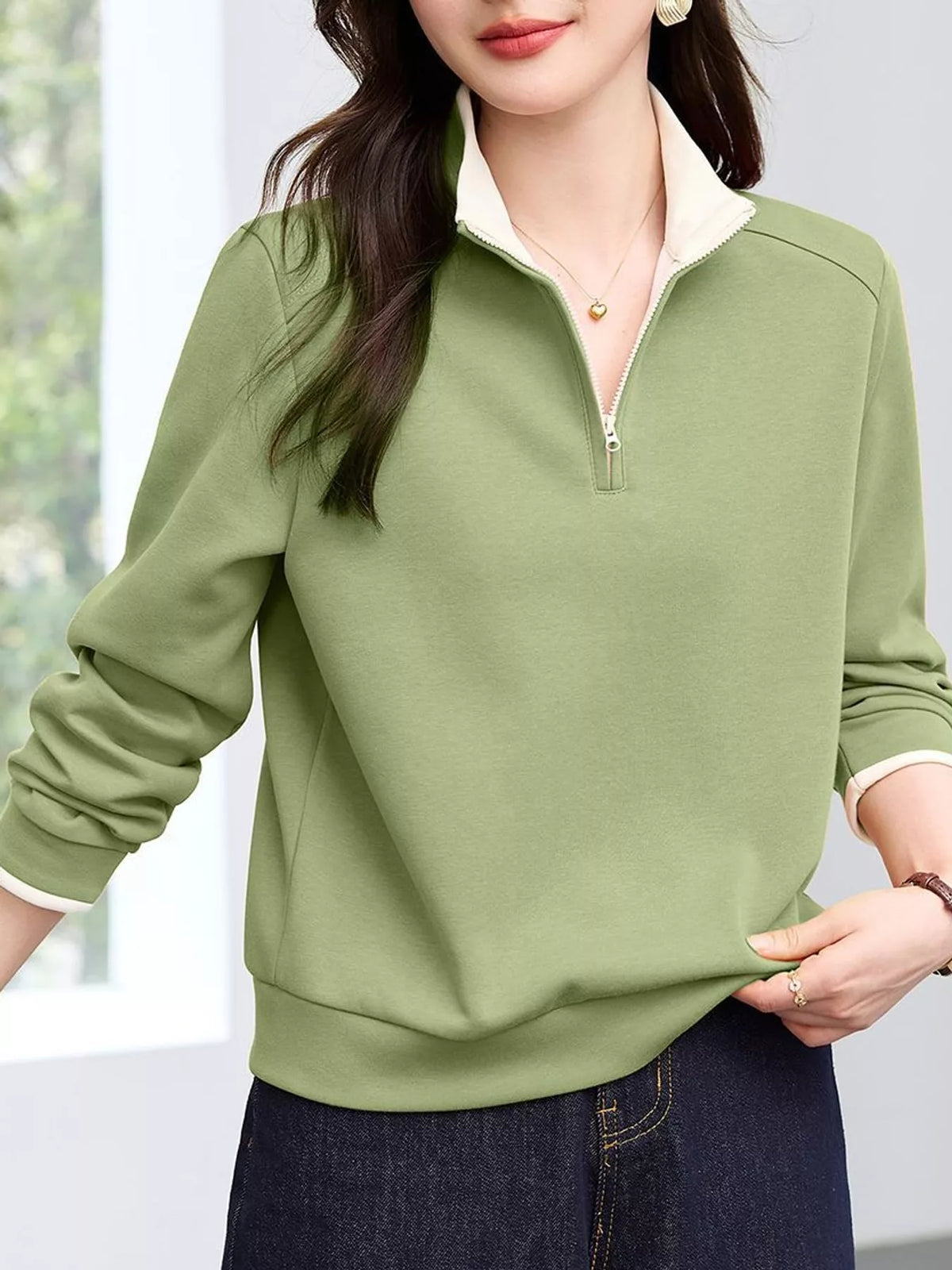 Quarter-Zip Sweatshirt with Contrast Collar in cardamom green