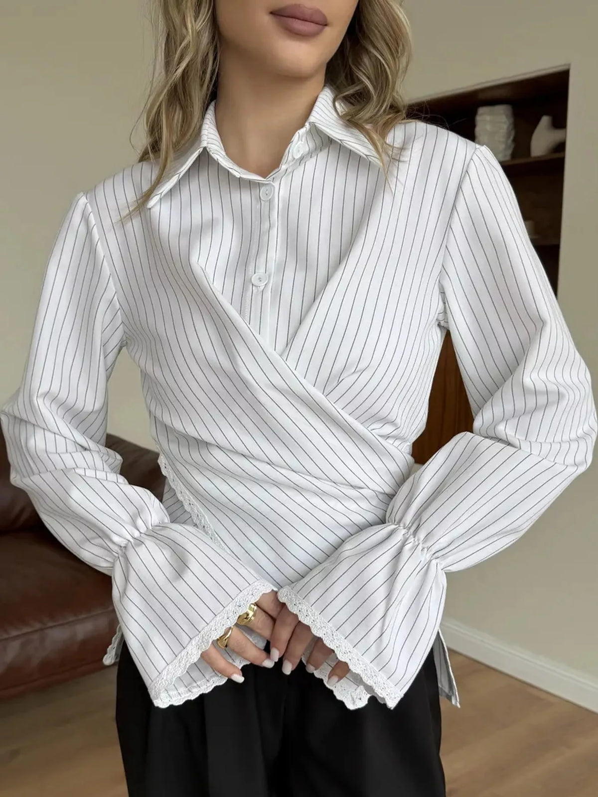 Lace-trim striped shirt, white angled front