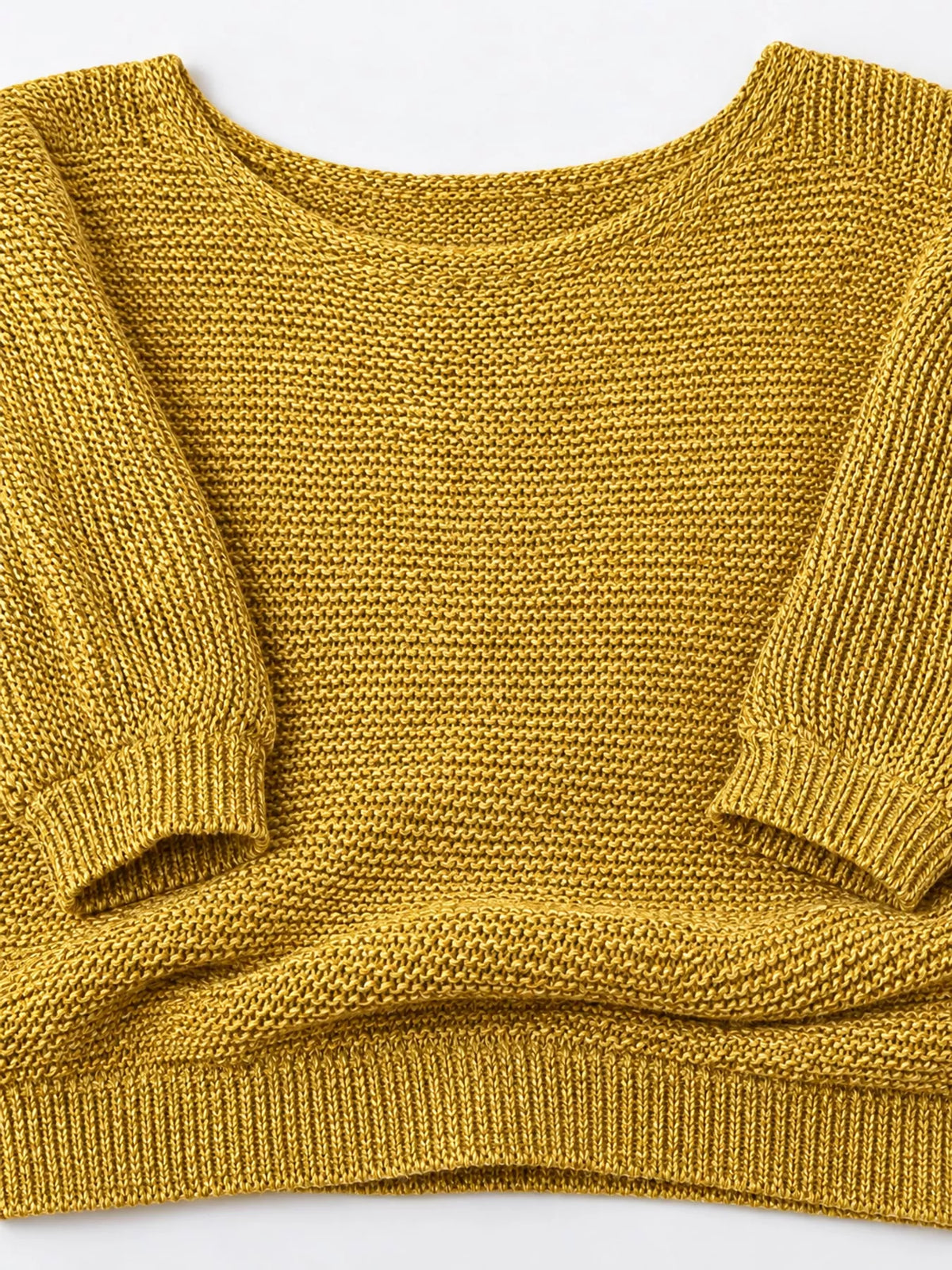 Three-quarter sleeve sweater, garment detail