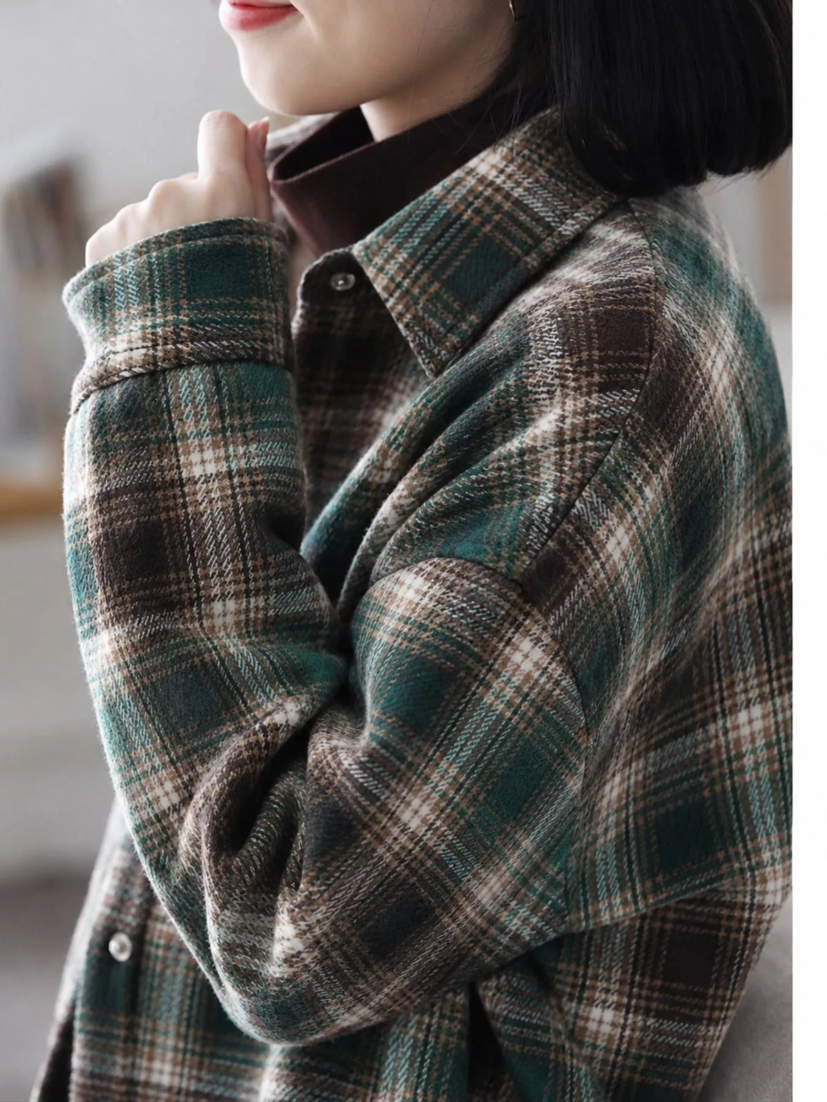 Green oversized plaid fleece-lined brushed shirt, detail view