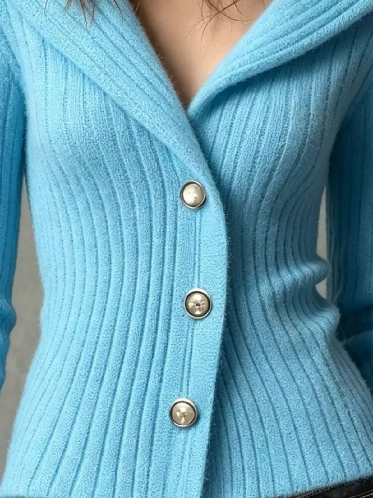 Ribbed cardigan, turquoise button detail