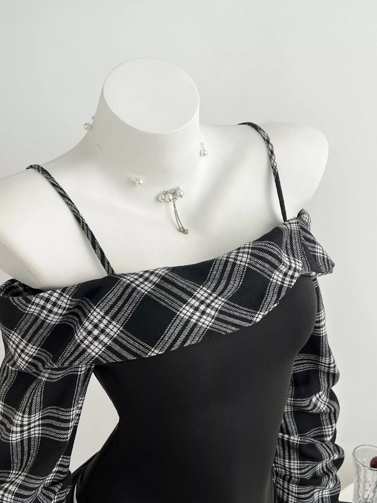 Plaid fitted top, black and plaid neckline detail