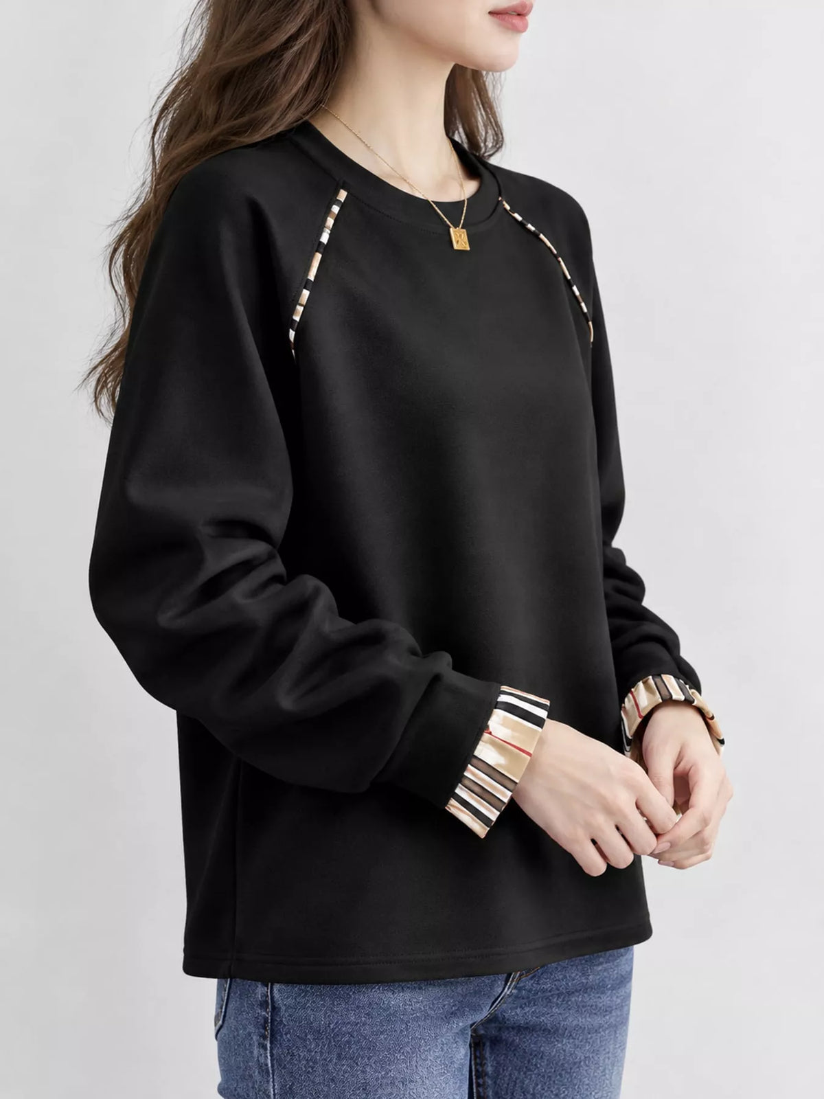 Plaid-trim sweatshirt, black side