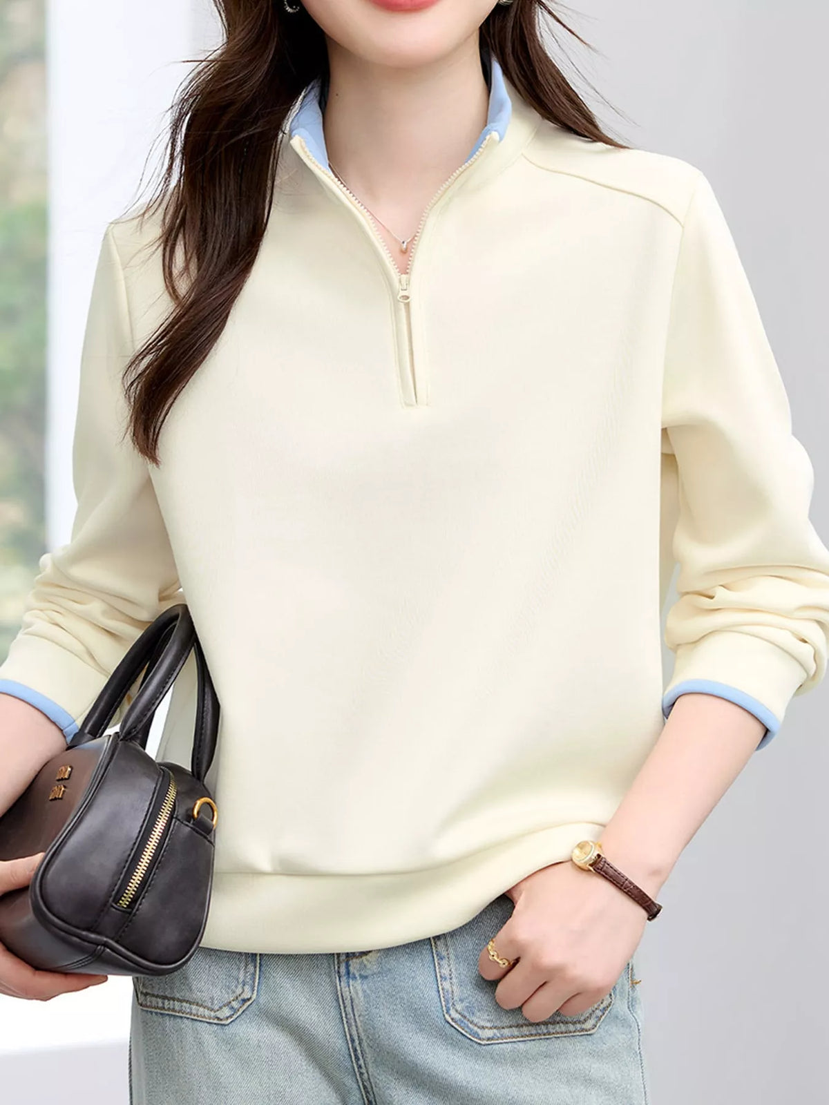 Quarter-Zip Sweatshirt with Contrast Collar in gardenia white