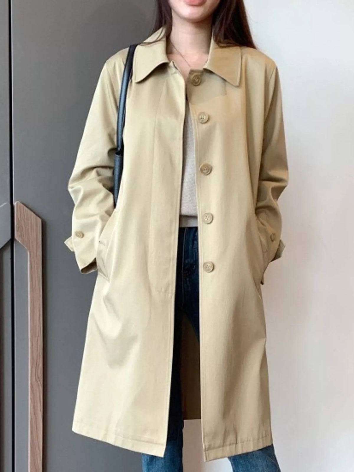 Beige single-breasted trench coat