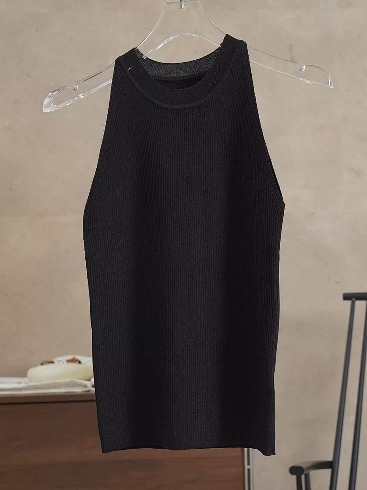 Black sleeveless mock neck ribbed knit tank top