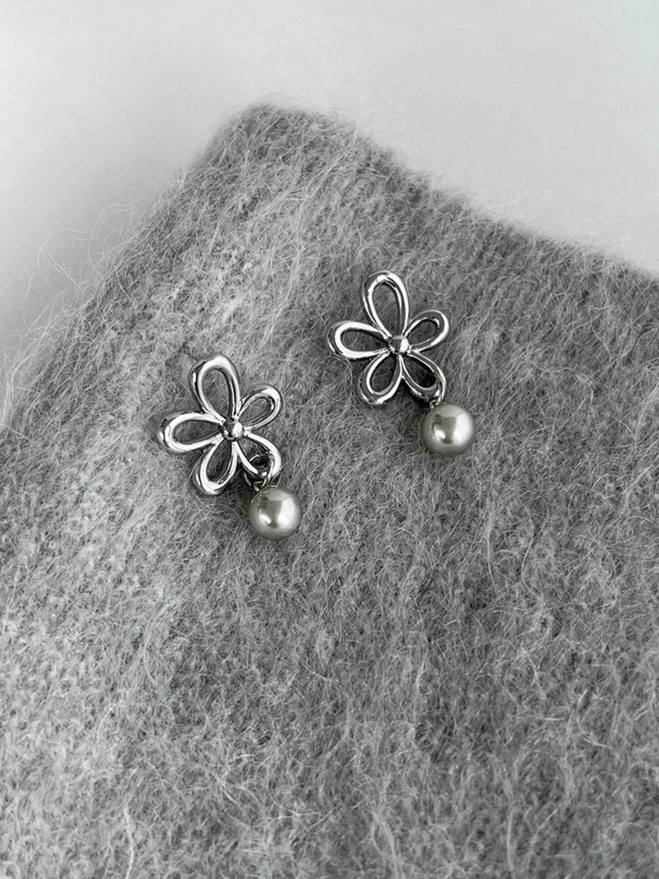 Trendsi Flower Pearl Drop Earrings -