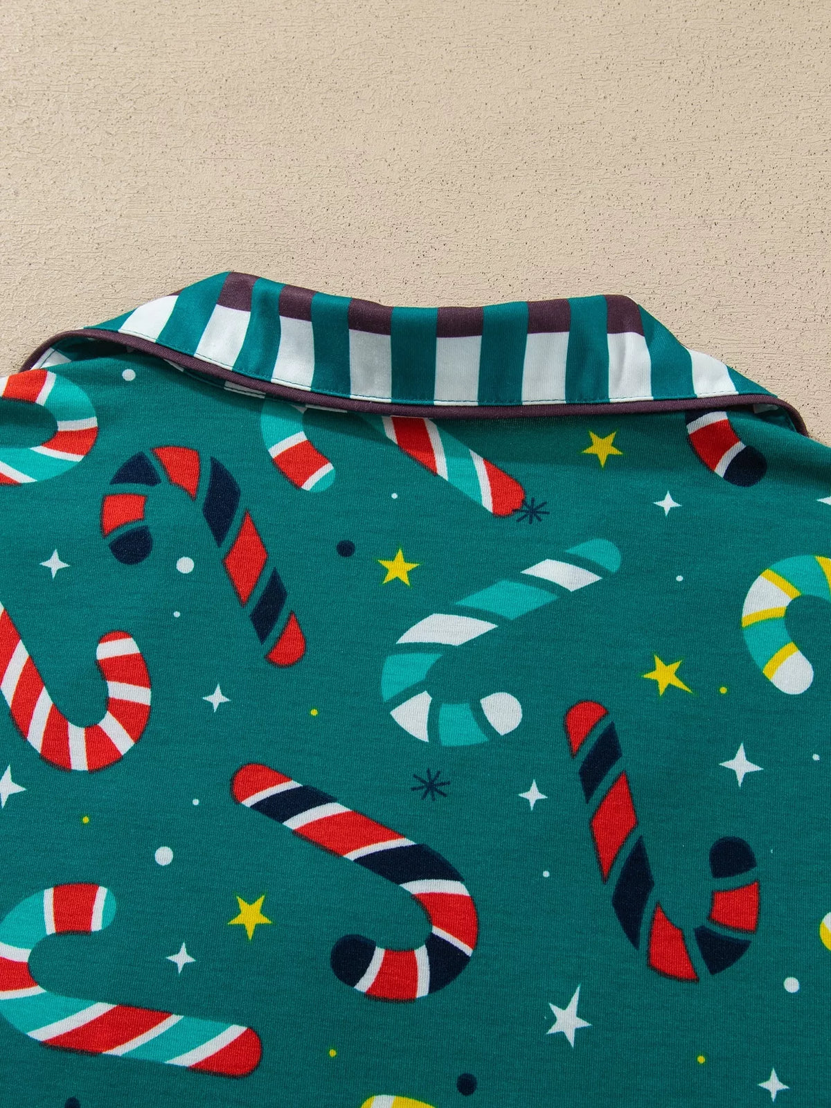 Candy-cane lounge set, back collar detail