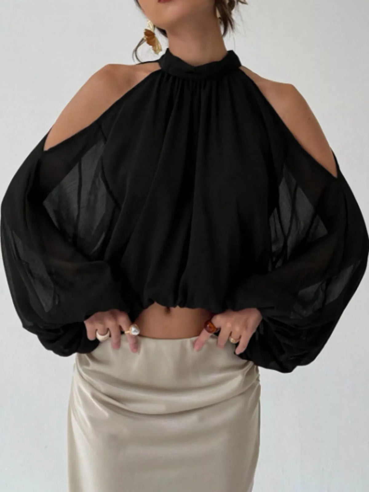 Cold-shoulder blouse, black front